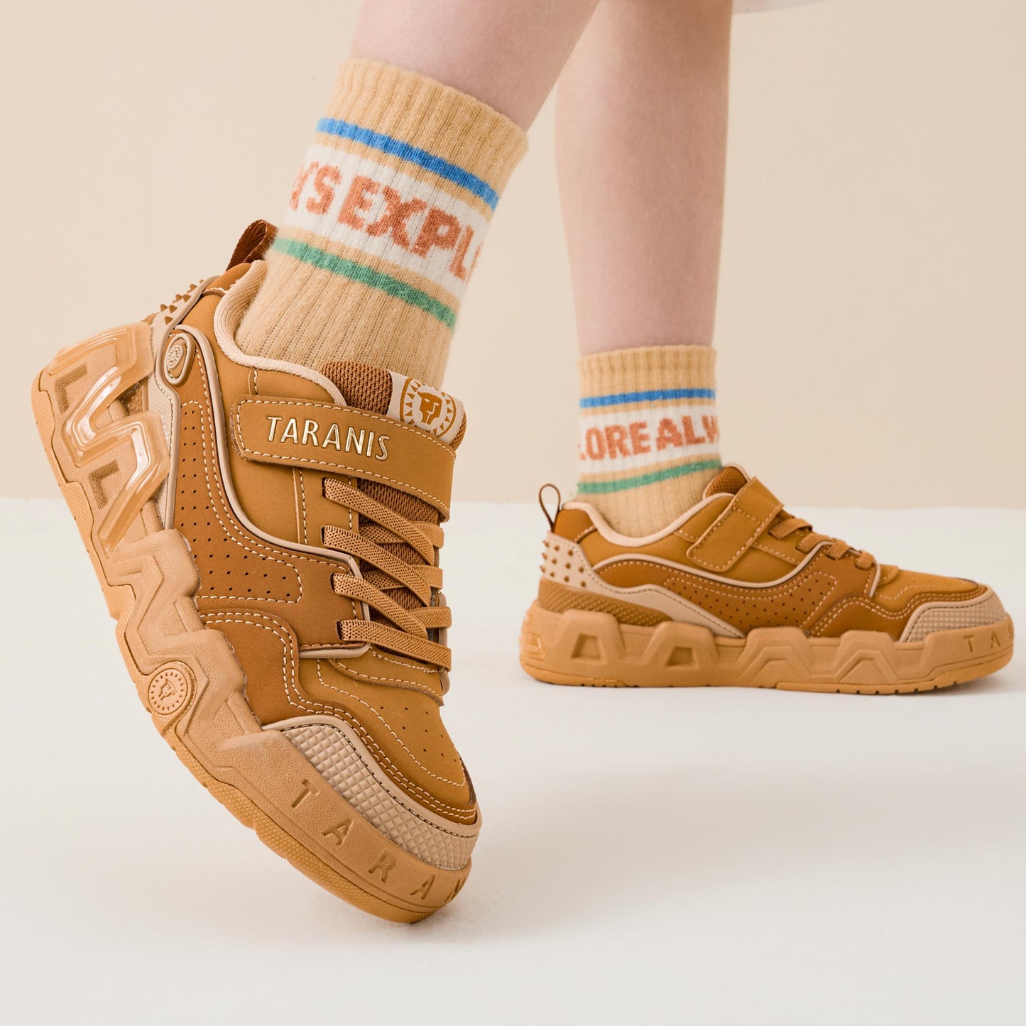 TARANIS Retro Skate Breeze Court